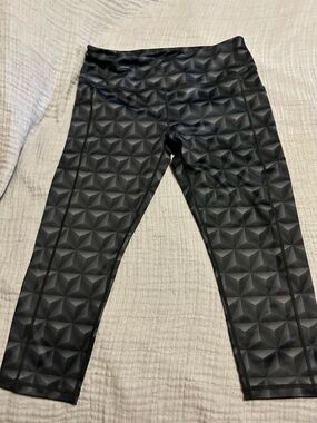 Constantly Varied Gear Black Geometric Print Capri Leggings